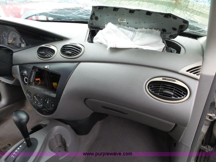 image for item K1237 2002 Ford Focus Wagon
