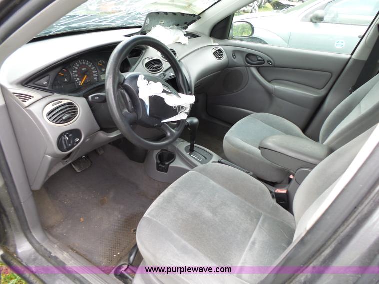 image for item K1237 2002 Ford Focus Wagon