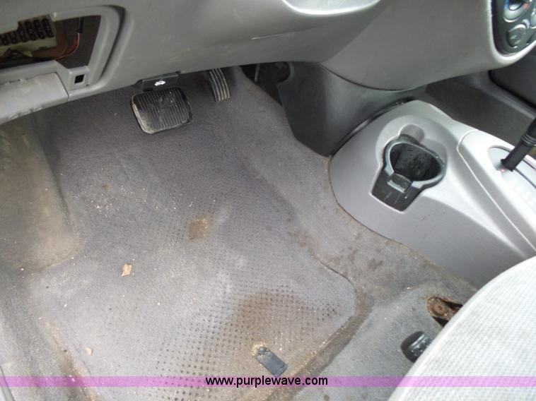 image for item K1237 2002 Ford Focus Wagon