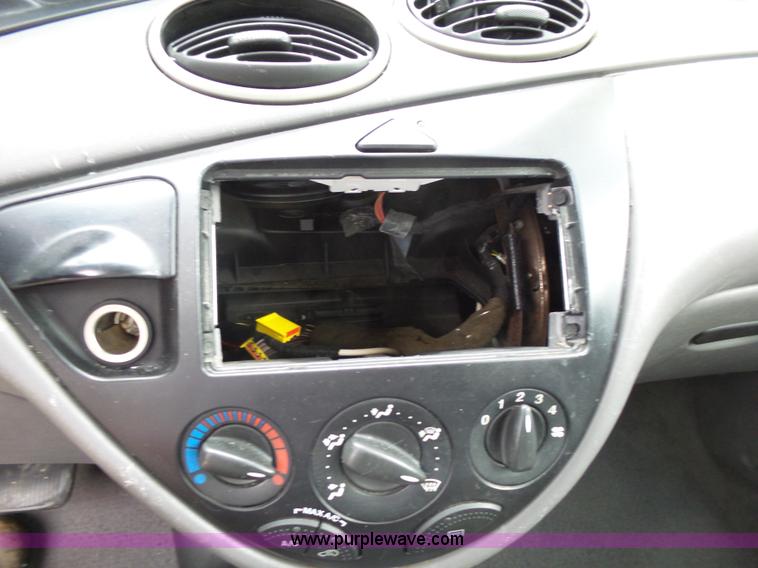 image for item K1237 2002 Ford Focus Wagon