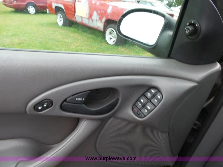 image for item K1237 2002 Ford Focus Wagon