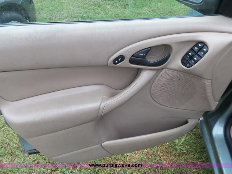 image for item K1238 2003 Ford Focus Wagon