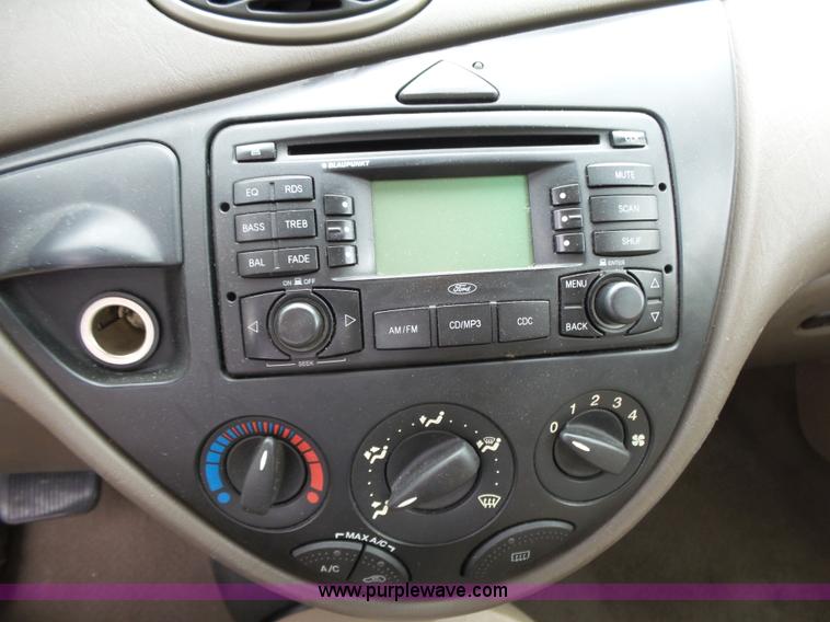 image for item K1238 2003 Ford Focus Wagon