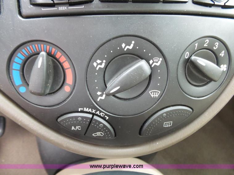 image for item K1238 2003 Ford Focus Wagon