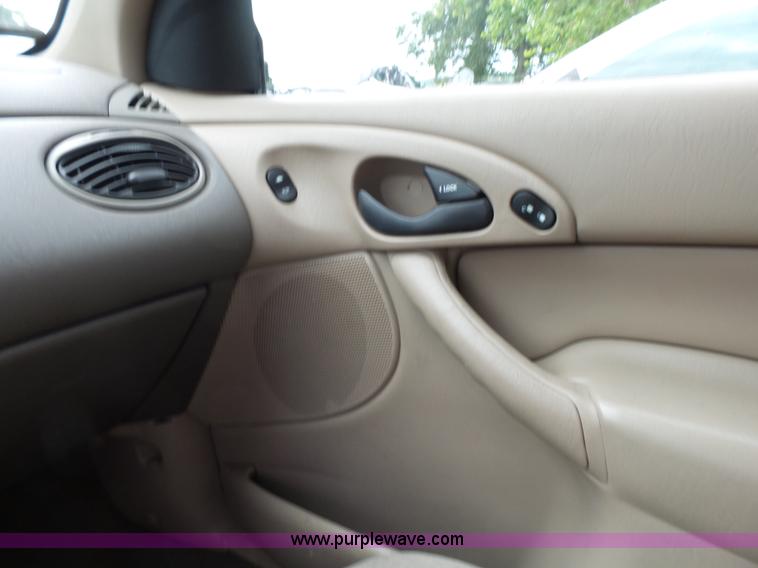 image for item K1238 2003 Ford Focus Wagon