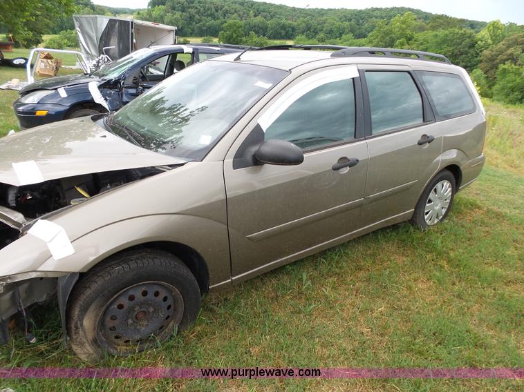 image for item K1239 2004 Ford Focus Wagon