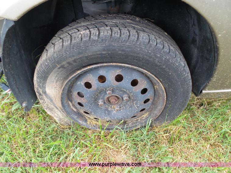 image for item K1239 2004 Ford Focus Wagon