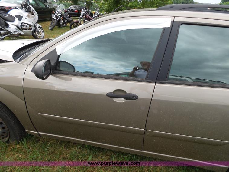 image for item K1239 2004 Ford Focus Wagon
