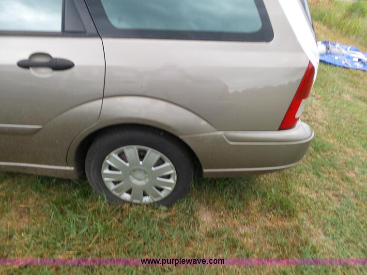 image for item K1239 2004 Ford Focus Wagon