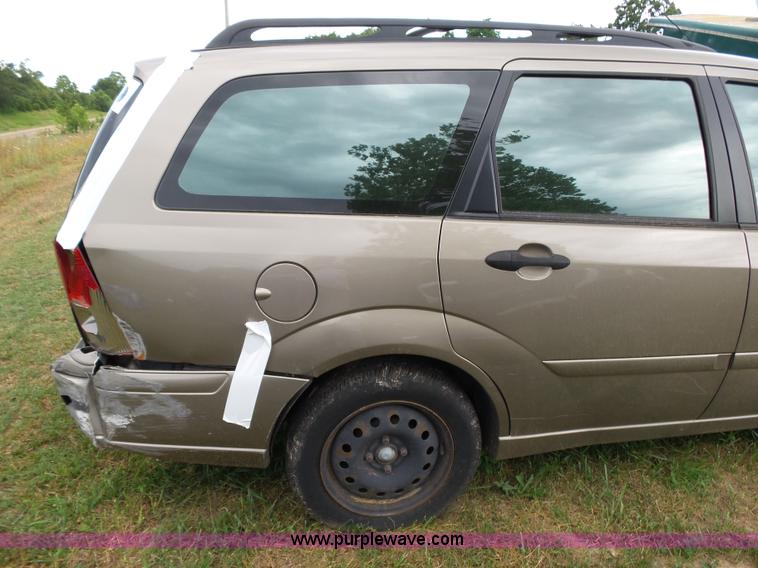 image for item K1239 2004 Ford Focus Wagon