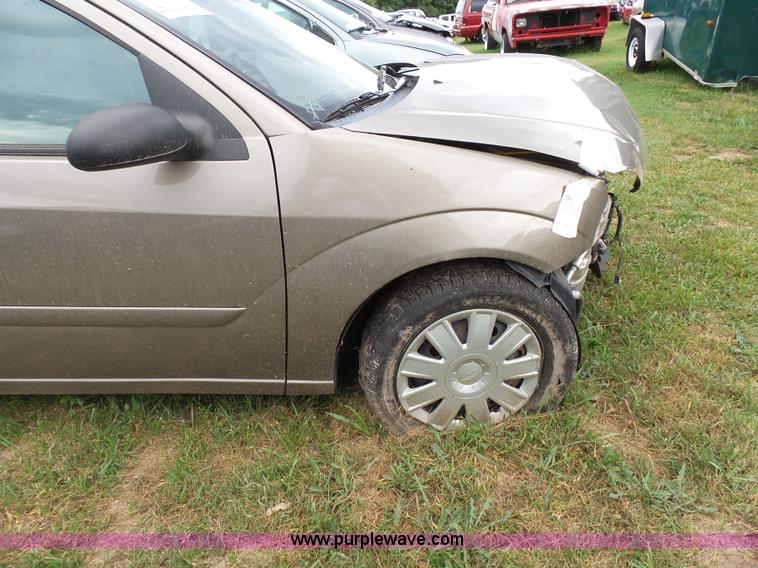 image for item K1239 2004 Ford Focus Wagon