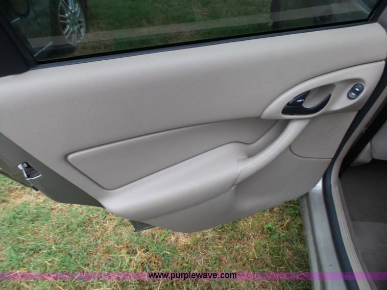 image for item K1239 2004 Ford Focus Wagon