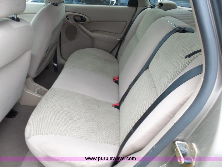 image for item K1239 2004 Ford Focus Wagon