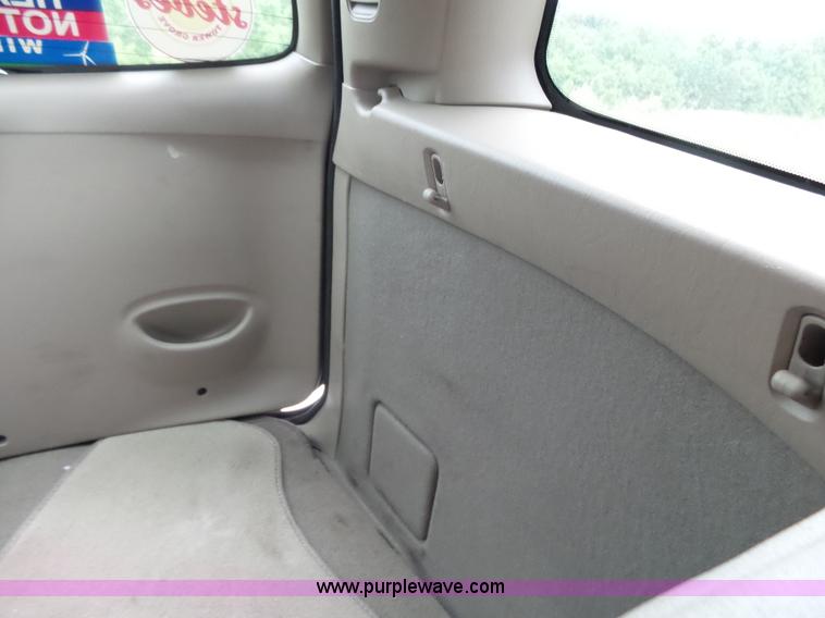 image for item K1239 2004 Ford Focus Wagon