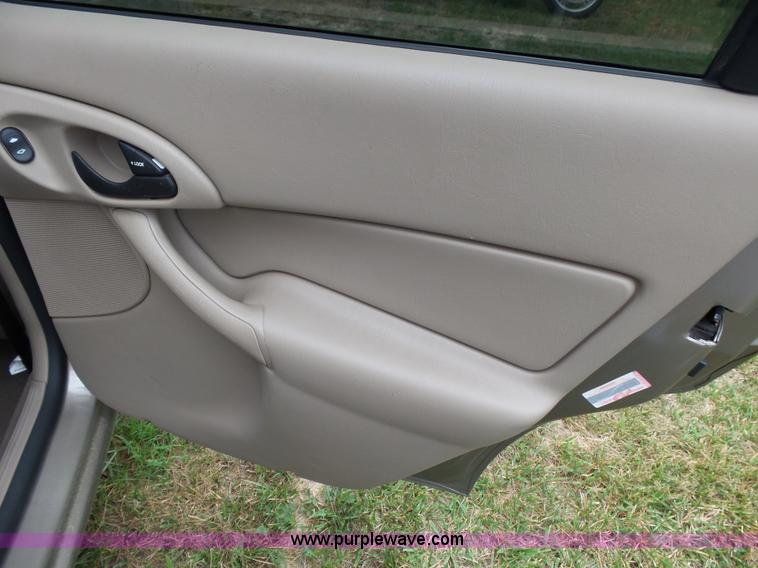 image for item K1239 2004 Ford Focus Wagon