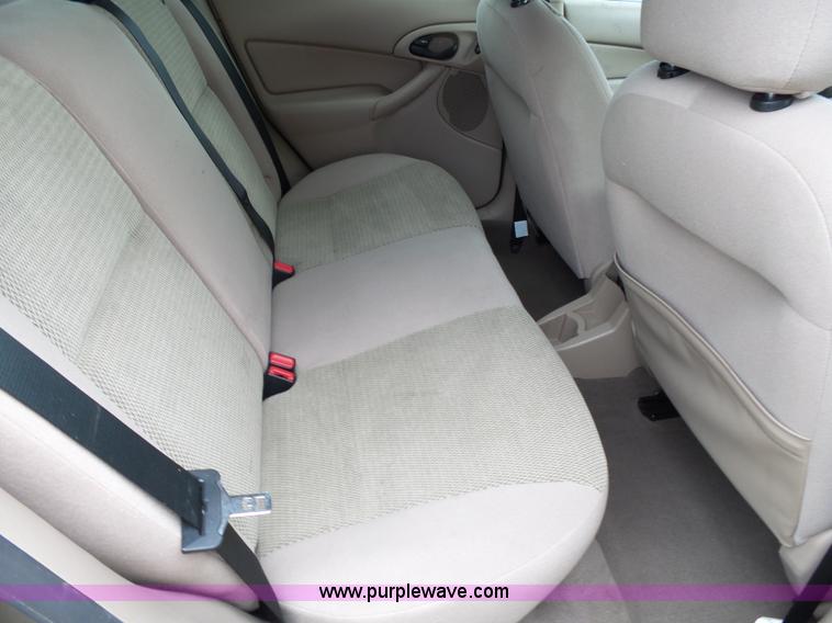 image for item K1239 2004 Ford Focus Wagon