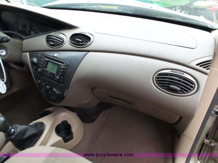 image for item K1239 2004 Ford Focus Wagon