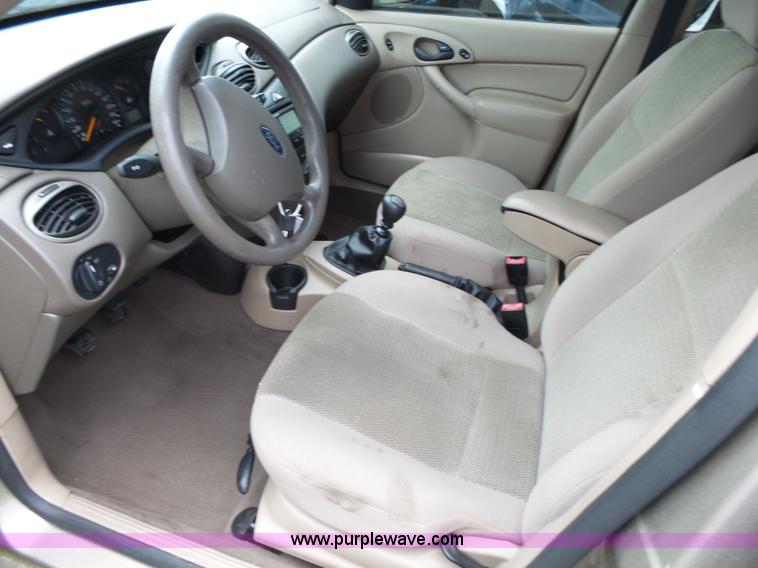 image for item K1239 2004 Ford Focus Wagon
