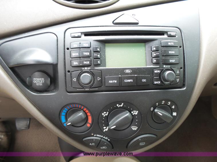 image for item K1239 2004 Ford Focus Wagon