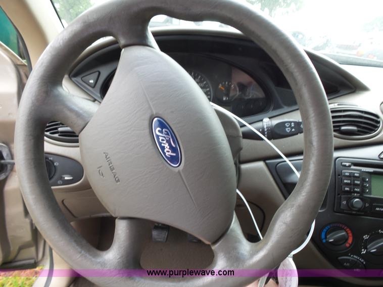 image for item K1239 2004 Ford Focus Wagon