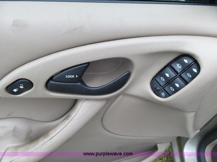 image for item K1239 2004 Ford Focus Wagon