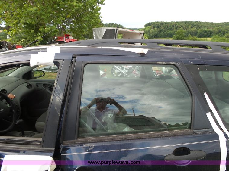 image for item K1240 2003 Ford Focus Wagon