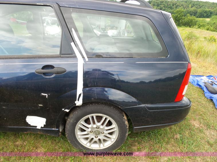 image for item K1240 2003 Ford Focus Wagon