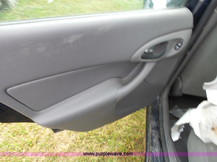 image for item K1240 2003 Ford Focus Wagon