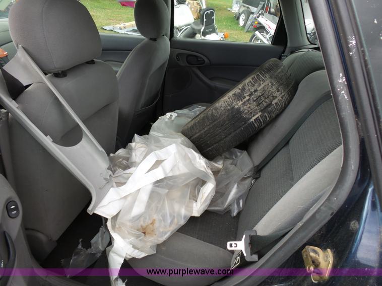 image for item K1240 2003 Ford Focus Wagon