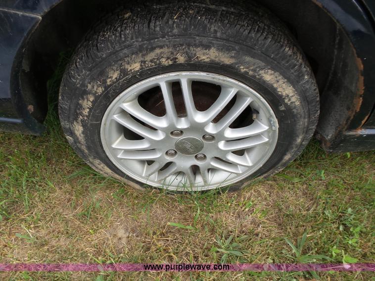 image for item K1240 2003 Ford Focus Wagon