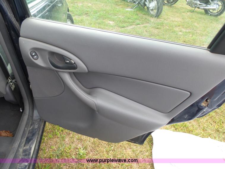 image for item K1240 2003 Ford Focus Wagon