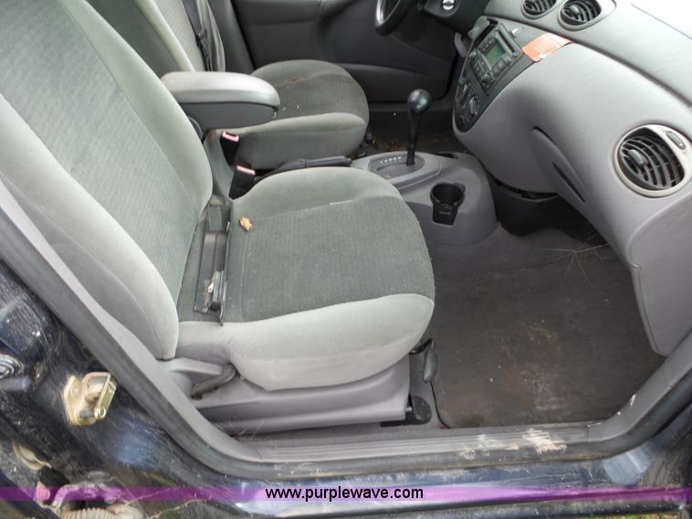 image for item K1240 2003 Ford Focus Wagon