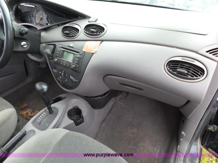image for item K1240 2003 Ford Focus Wagon