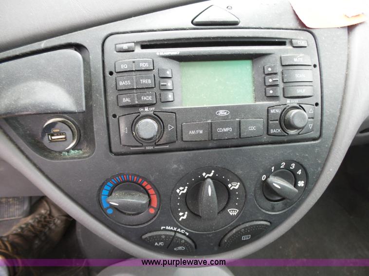 image for item K1240 2003 Ford Focus Wagon