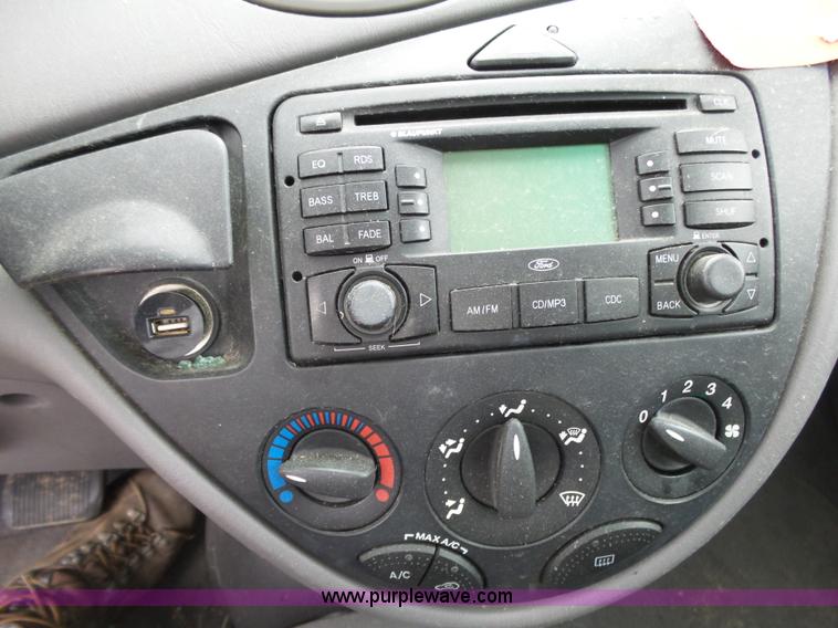 image for item K1240 2003 Ford Focus Wagon