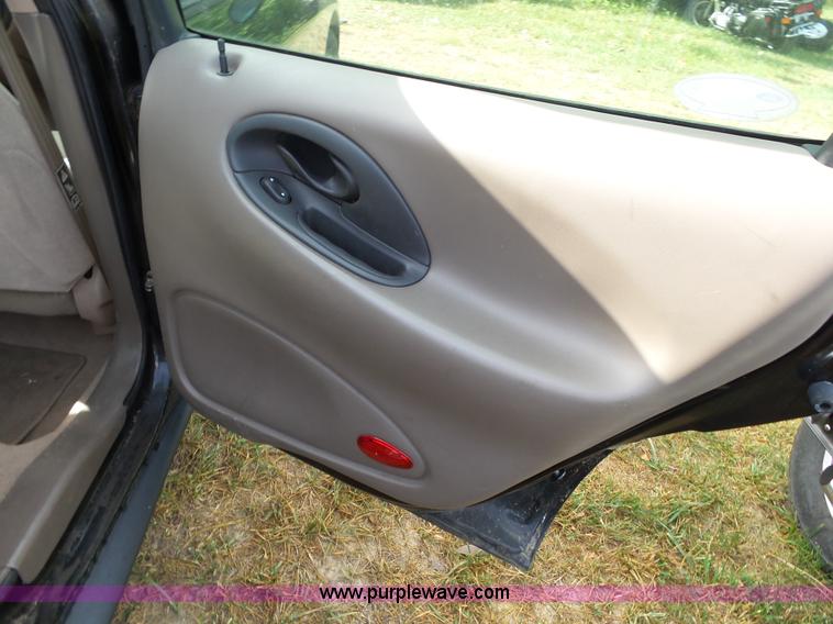 image for item K1243 1999 Ford Taurus