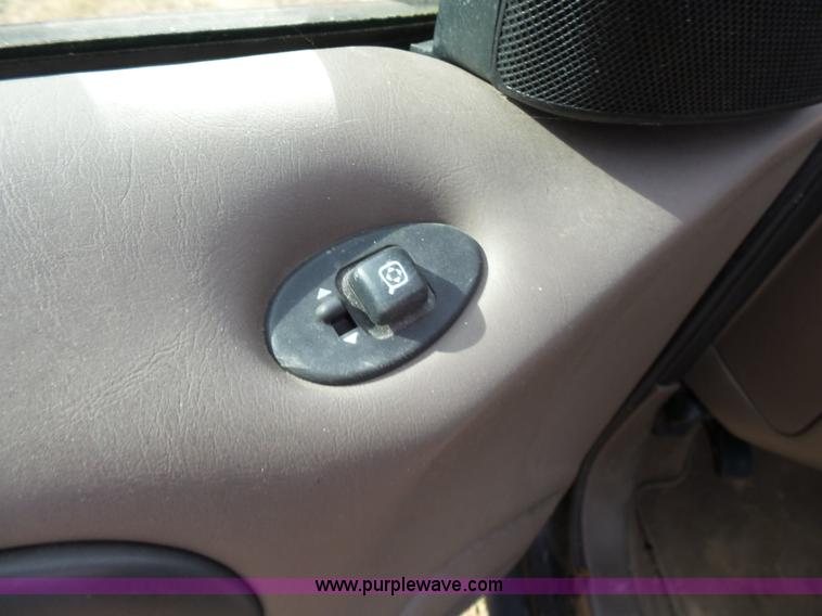 image for item K1243 1999 Ford Taurus