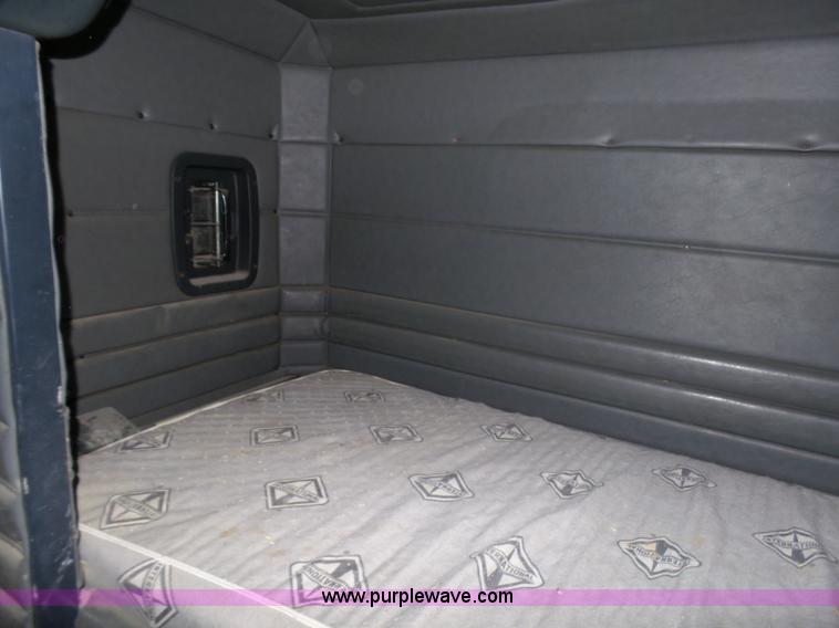 image for item K4015 1995 Peterbilt 379 semi truck