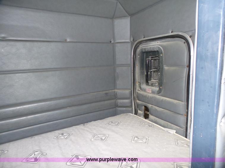 image for item K4015 1995 Peterbilt 379 semi truck