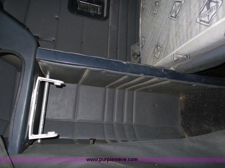 image for item K4015 1995 Peterbilt 379 semi truck