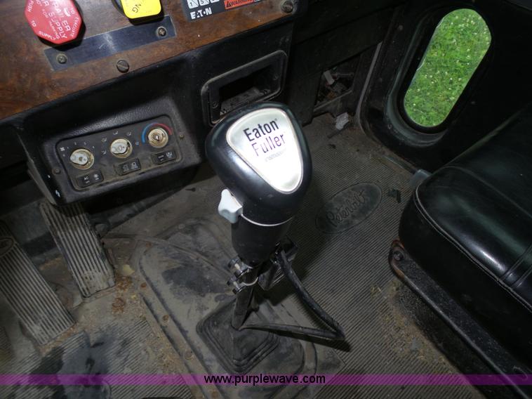 image for item K4015 1995 Peterbilt 379 semi truck