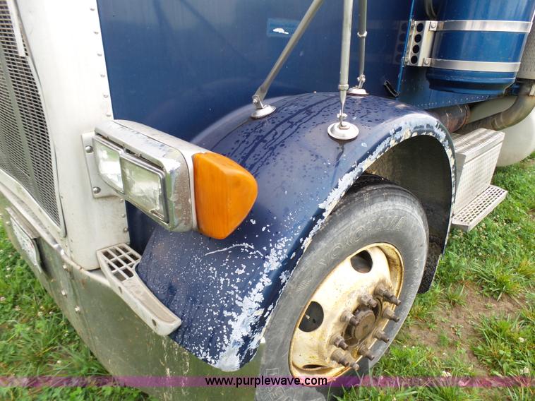 image for item K4015 1995 Peterbilt 379 semi truck