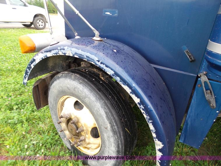 image for item K4015 1995 Peterbilt 379 semi truck