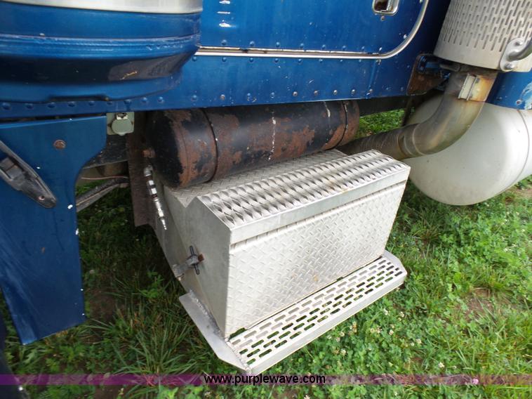 image for item K4015 1995 Peterbilt 379 semi truck