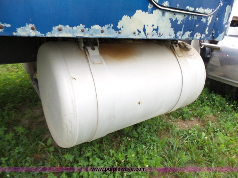 image for item K4015 1995 Peterbilt 379 semi truck