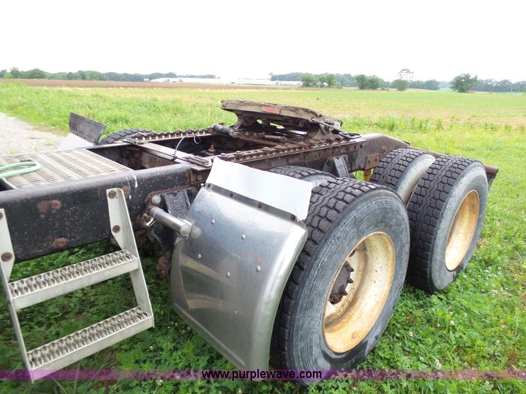 image for item K4015 1995 Peterbilt 379 semi truck