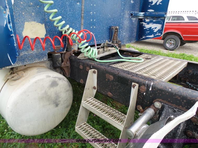 image for item K4015 1995 Peterbilt 379 semi truck