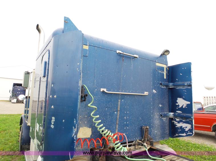 image for item K4015 1995 Peterbilt 379 semi truck