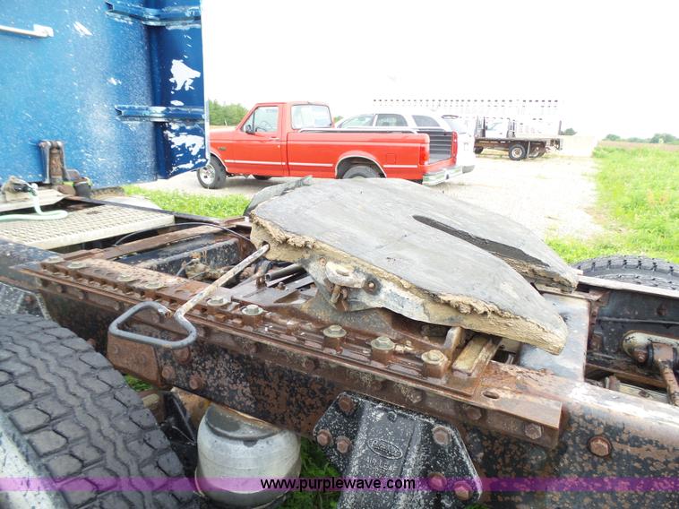 image for item K4015 1995 Peterbilt 379 semi truck