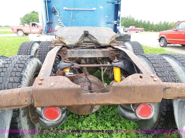 image for item K4015 1995 Peterbilt 379 semi truck